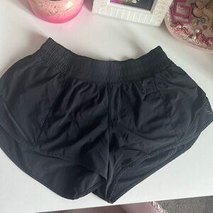 Lululemon Hotty Hot shorts 2.5 in- Size 6